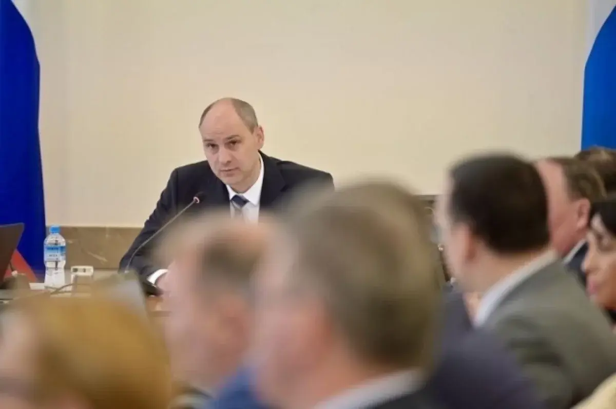 Свердловская область успешно сокращает долги благодаря Денису Паслеру и Александру Старкову-0