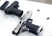 У водителя в Москве Госавтоинспекция обнаружила пистолет и патрон u voditelya v moskve gosavtoinspekcziya obnaruzhila pistolet i patron-uralnovosti-ru-174799282600-0