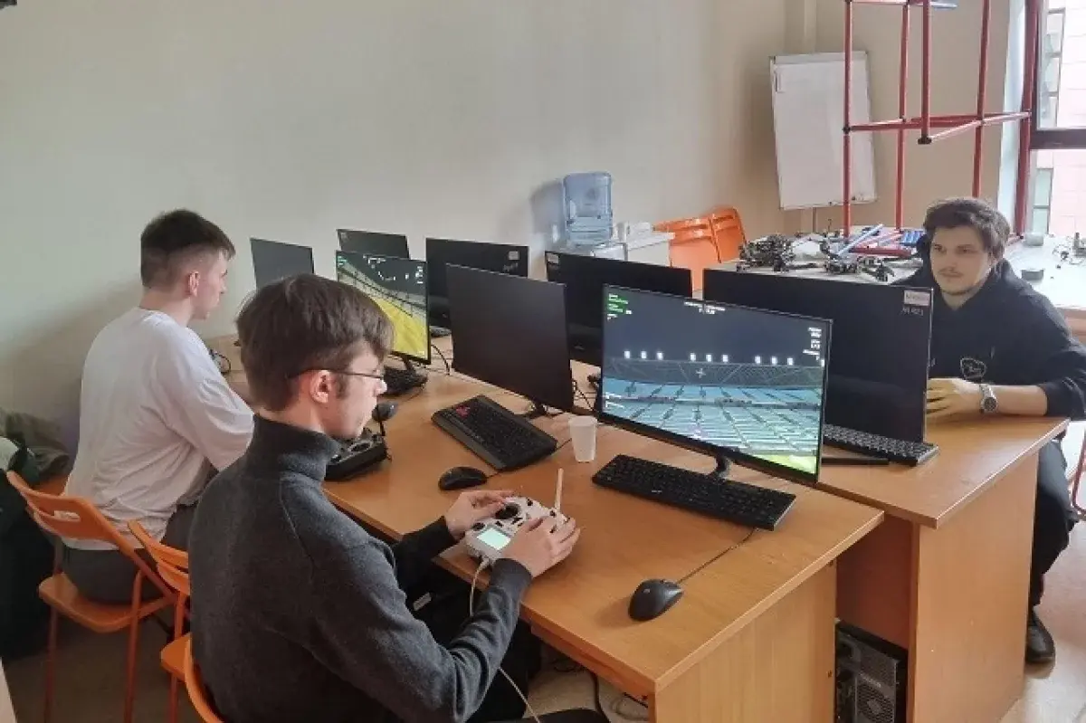 УрФУ и Цифровая кафедра открывают новые горизонты для БПЛА в Лаборатории будущего-0