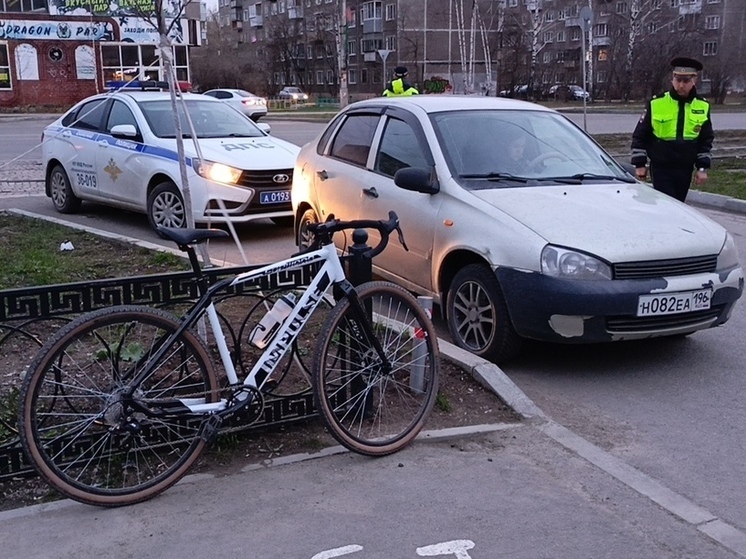 В Нижнем Тагиле машина, выезжающая из двора, наехала на несовершеннолетнего велосипедиста