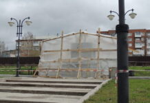 В Ревде обновляют постамент памятника Владимиру Ленину в поисках гармонии v revde obnovlyayut postament pamyatnika vladimiru leninu v poiskah garmonii-uralnovosti-ru-174610326700-0