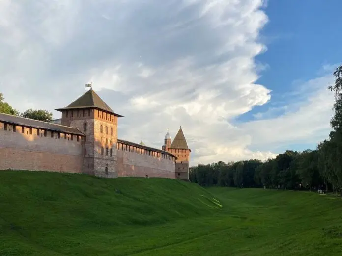 Александр Дронов и МегаФон обсуждают цифровое будущее Новгородской области-0