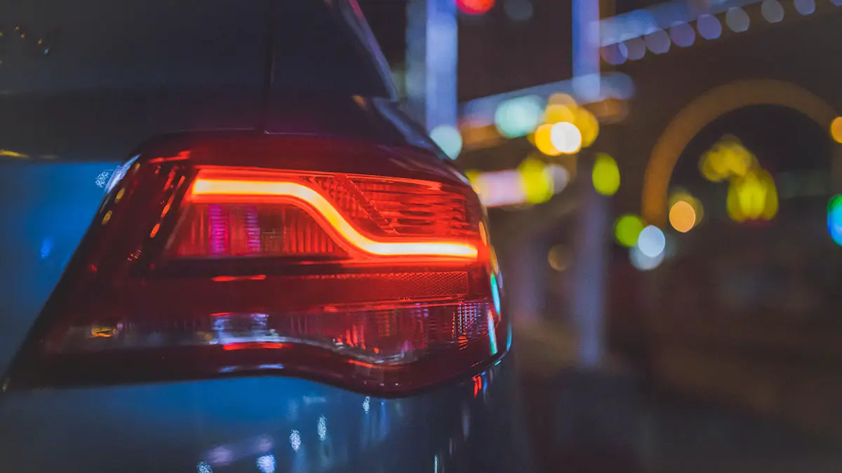 Политолог Дюрре объяснил разные цвета номеров машин у делегаций РФ и Украины