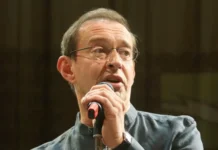 Константин Хабенский о преемственности мудрости Олега Табакова в МХТ им. Чехова konstantin habenskij o preemstvennosti mudrosti olega tabakova v mht im chehova-uralnovosti-ru-0