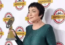 Лолита удивила пассажиров во время поездки на электричке в Коломну lolita udivila passazhirov vo vremya poezdki na elektrichke v kolomnu-uralnovosti-ru-0