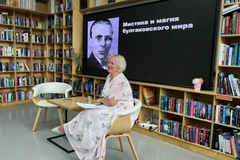 Лекция (16+), посвящённая мистике и магии в произведениях Михаила Булгакова, прошла 5 июня в стенах библиотеке "БУК" во Владивостоке ИА PrimaMedia