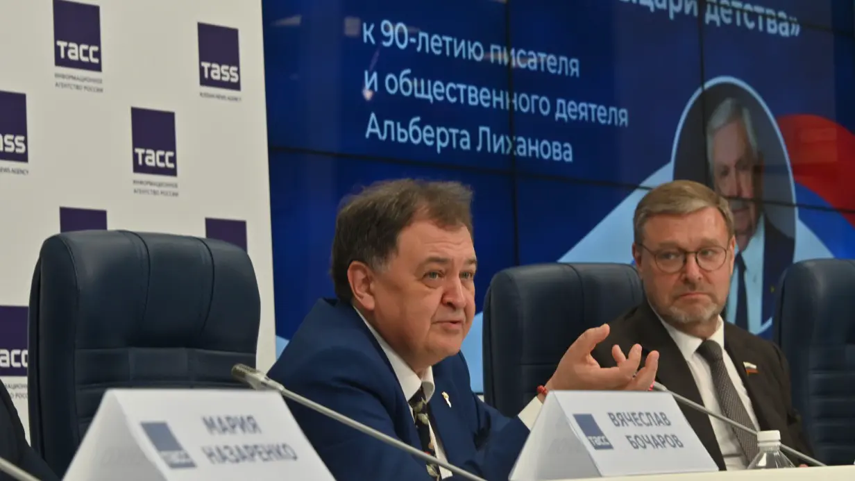 Журналист Дмитрий Лиханов и заместитель председателя Совета Федерации РФ Константин Косачев