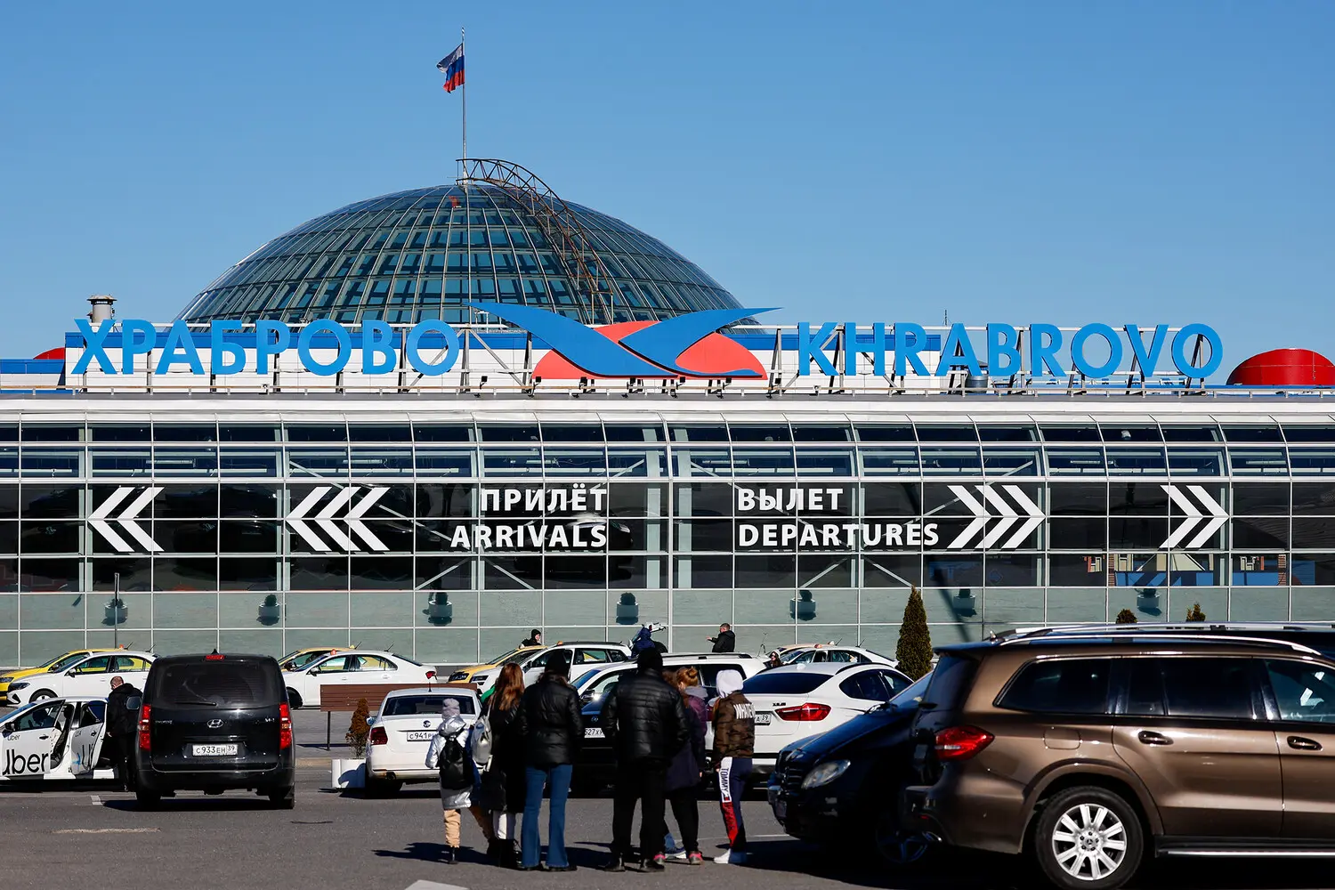 Аэропорты Храброво и Пулково столкнулись с отменами рейсов в Калининград и Санкт-Петербург-0