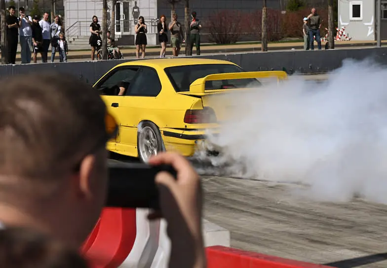 За дрифт на парковках и другие виды опасного вождения можно получить уголовное наказание