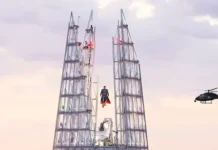 Супермен, Дэвид Коренсвет и звёзды DC Studios взмыли над Лондоном с The Shard supermen devid korensvet i zvyozdy vzmyli nad londonom s -uralnovosti-ru-0