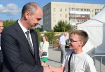 Денис Паслер и Людмила Бабушкина поддержали развитие Богдановича и предприятий denis pasler i lyudmila babushkina podderzhali razvitie bogdanovicha i predpriyatij-uralnovosti-ru-0