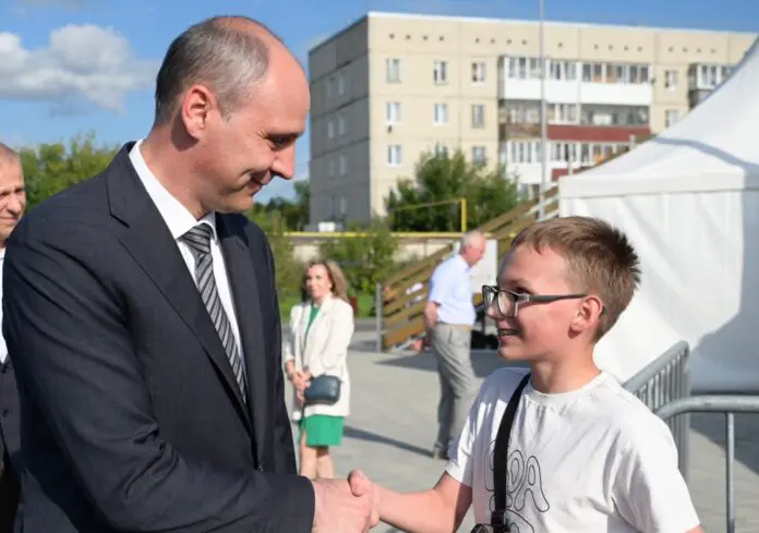 Денис Паслер и Людмила Бабушкина поддержали развитие Богдановича и предприятий-0