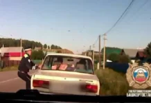 ГАИ Башкирии остановила пьяного водителя в форме полиции с внуком в Учалинском районе gai bashkirii ostanovila pyanogo voditelya v forme policzii s vnukom v uchalinskom rajone-uralnovosti-ru-0