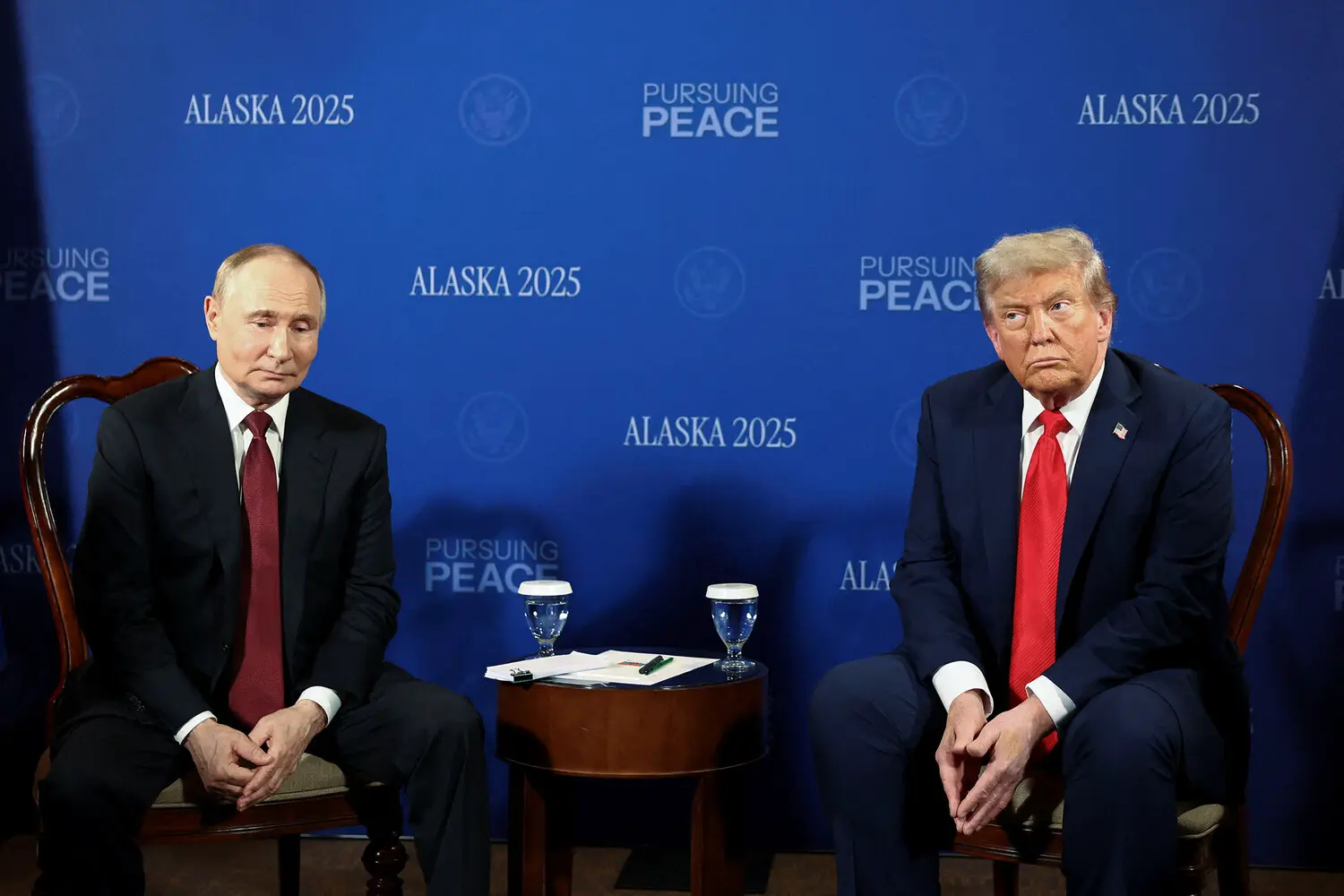 Владимир Путин и Дональд Трамп на Аляске обсудят интриги мирового саммита-0