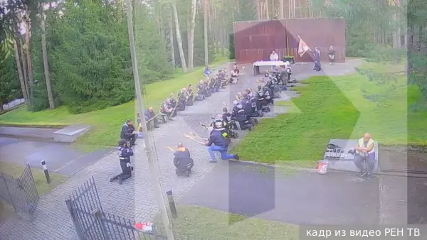 Польских байкеров задержали после провокации у мемориала в Тверской области