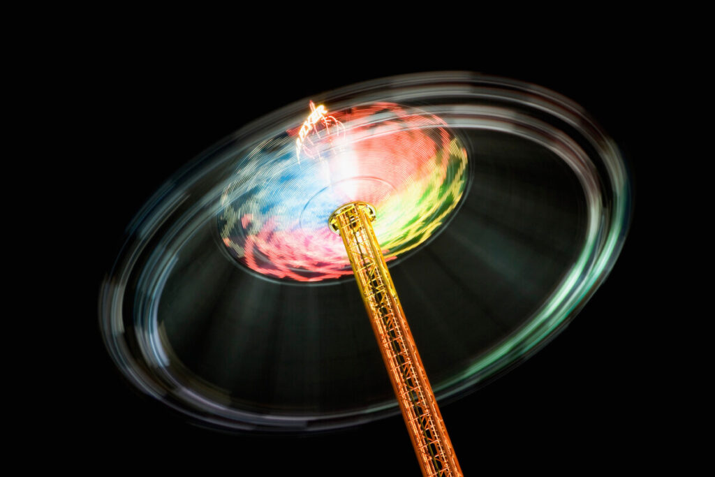 Быстро вращающийся аттракцион