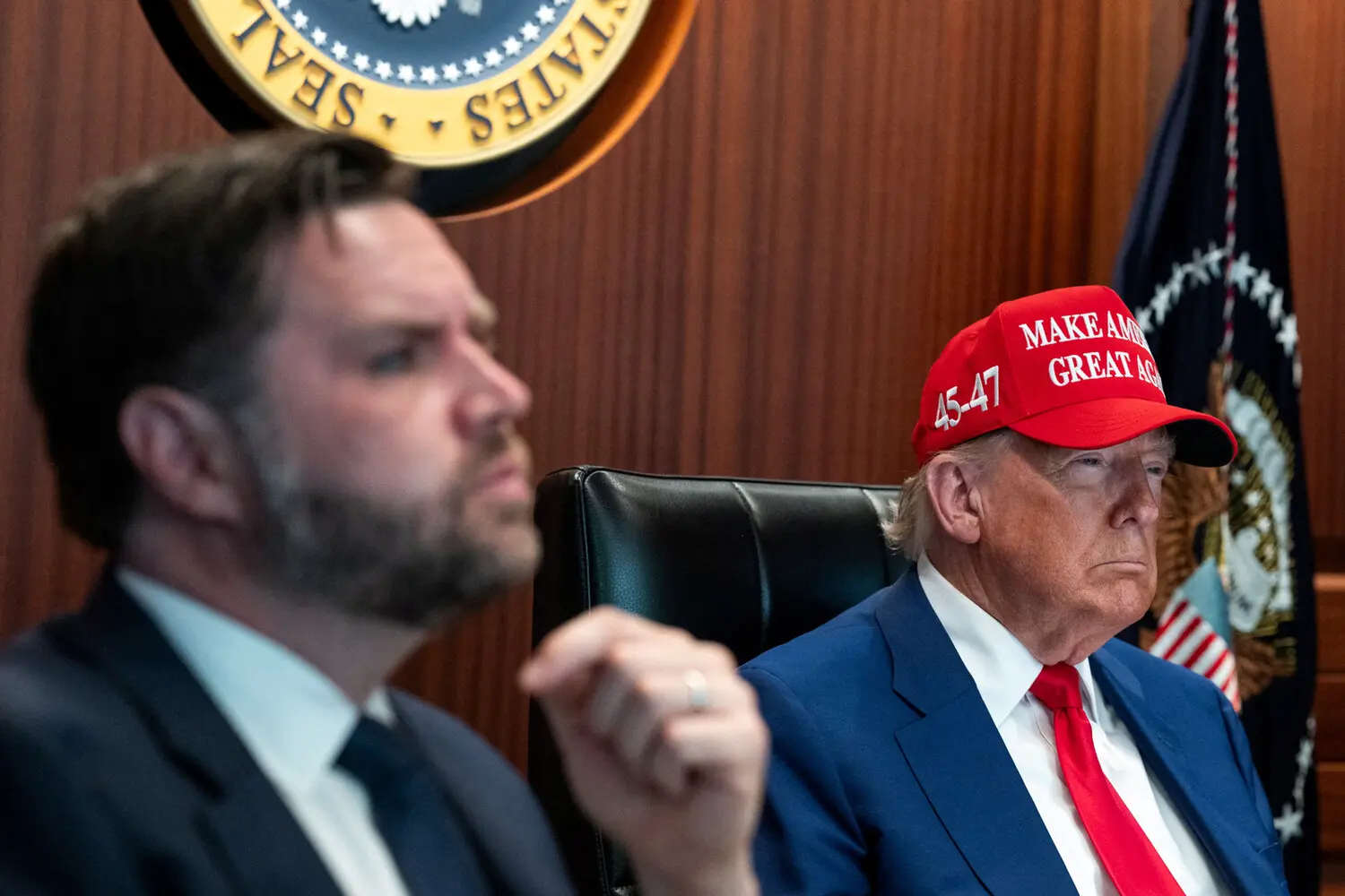 Дональд Трамп проводит стратегическую встречу с представителями Google, Microsoft и OpenAI-0