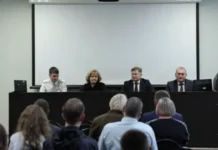 Людмила Бабушкина и Денис Паслер посетили Эксплуатационное локомотивное депо Камышлова lyudmila babushkina idenis pasler posetili ekspluataczionnoe lokomotivnoe depo kamyshlova-uralnovosti-ru-0