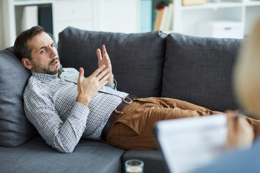 Мужчина у психотерапевта
