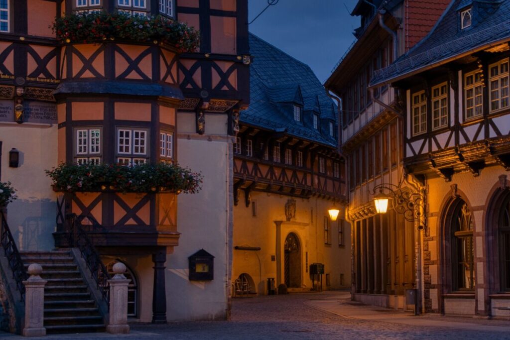 Старые узкие переулки в старом городе