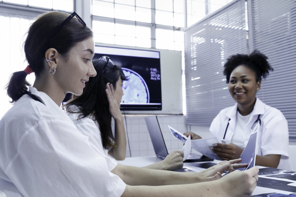 Встреча группы молодых врачей