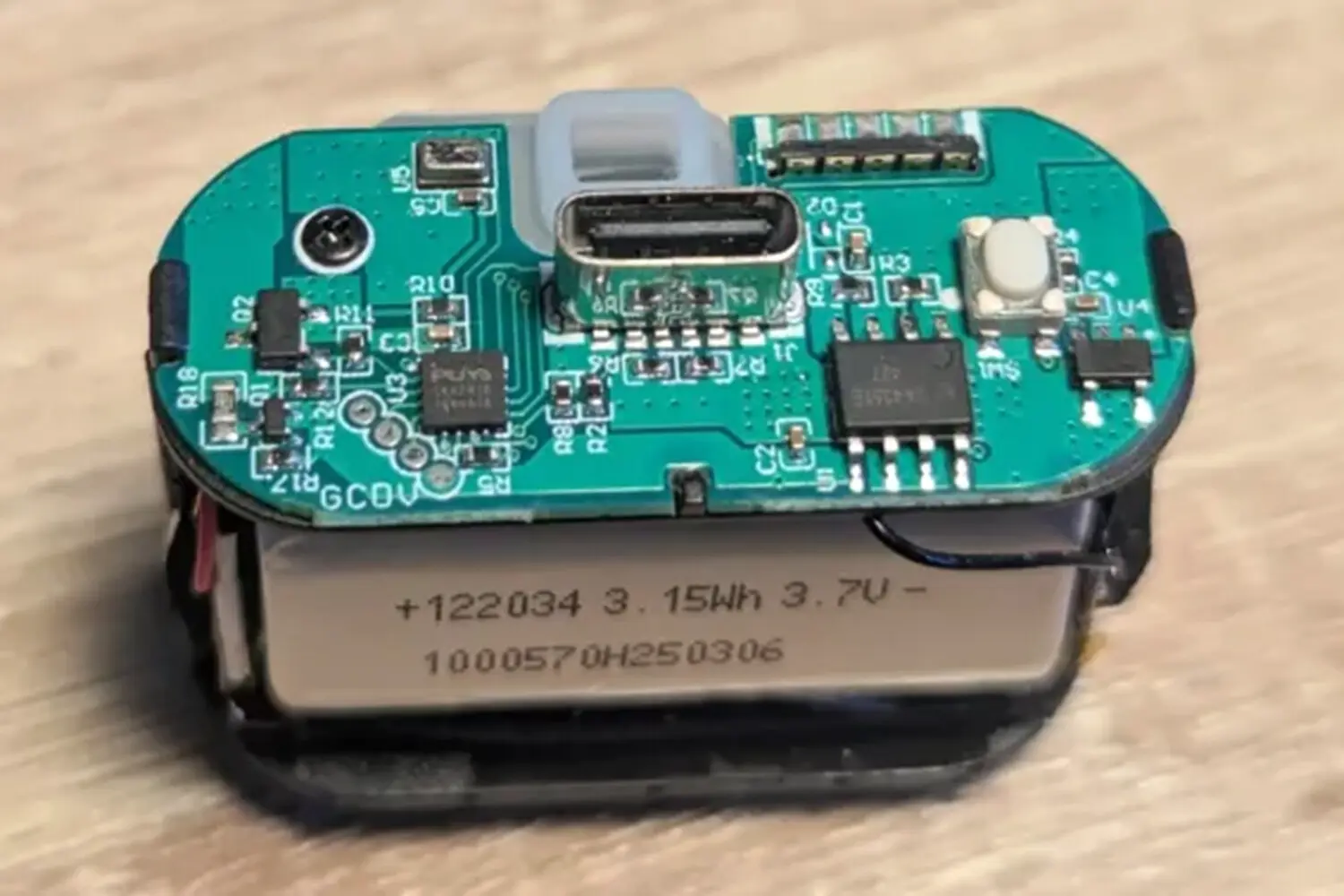 BogdanTheGeek взломал вейп с помощью GitHub-проекта vapeserver на Puya PY32F002B-0