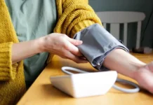 Анастасия Щербак и Антон Вахляев из СМ-Клиника дают советы гипертоникам anastasiya shherbak i anton vahlyaev iz smklinika dayut sovety gipertonikam-uralnovosti-ru-0