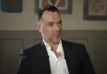 Арестович бросает вызов Путину, поднимая вопросы о Москве и Крыме arestovich brosaet vyzov putinu podnimaya voprosy o moskve i kryme-uralnovosti-ru-0