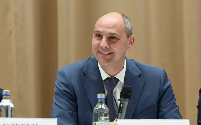 Денис Паслер и Артем Жога чествуют 95-летие Уральского медуниверситета-0