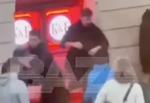 На Думской улице полиция Санкт-Петербурга разняла подростков и мужчину na dumskoj ulicze policziya sanktpeterburga raznyala podrostkov i muzhchinu-uralnovosti-ru-0