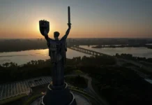 Напряженная интрига вокруг будущего Украины с участием Зеленского, Трампа и Орбана napryazhennaya intriga vokrug budushhego ukrainy s uchastiem zelenskogo trampa i orbana-uralnovosti-ru-0