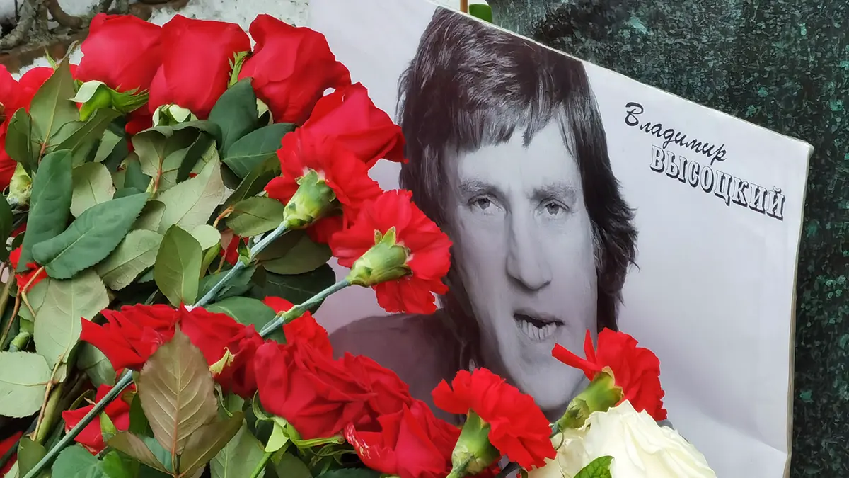 Посмертную маску Высоцкого не смогли продать на аукционе в Монако