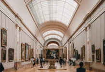 Прокурор озвучивает ключевые версии ограбления Лувра prokuror ozvuchivaet klyuchevye versii ogrableniya luvra-uralnovosti-ru-0