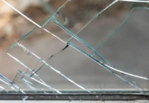 В результате ночного удара дрона Красногорска ранены мать и ребёнок v rezultate nochnogo udara drona krasnogorska raneny mat i rebyonok-uralnovosti-ru-0