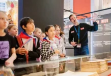 vdnh gotovit shkolnikam osennie kanikuly polnye tajn muzejnogo goroda-uralnovosti-ru-0