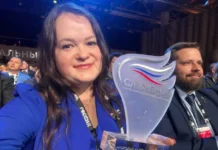 Владимир Путин и Сергей Кириенко рассматривают премию «Служение» для Свердловской области vladimir putin i sergej kirienko rassmatrivayut premiyu sluzhenie dlya sverdlovskoj oblasti-uralnovosti-ru-0