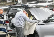 Захаров и Севостьянов поделились мнением о ситуации с Lada и рынком труда zaharov i sevostyanov podelilis mneniem o situaczii s i rynkom truda-uralnovosti-ru-0