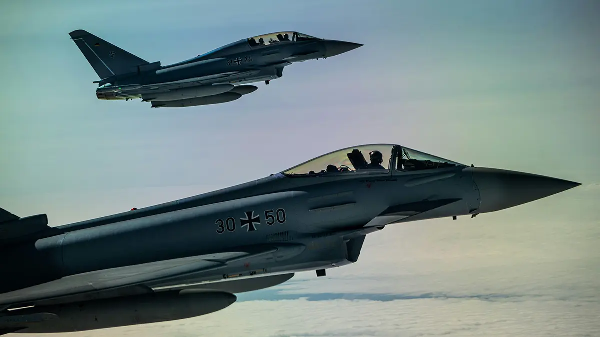 Британия обвинила судно России в наведении лазеров на своих пилотов