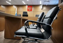 Школьнику из Санкт-Петербурга удалось избежать суда за поджог автомобиля у полиции shkolniku iz sanktpeterburga udalos izbezhat suda za podzhog avtomobilya u policzii-uralnovosti-ru-0