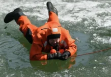 В Екатеринбурге школьник благополучно спасён после падения в пруд v ekaterinburge shkolnik blagopoluchno spasyon posle padeniya v prud-uralnovosti-ru-0