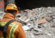 В Южно-Сахалинске МЧС России и СК РФ осуществляют спасательную операцию v yuzhnosahalinske mchs rossii i sk rf osushhestvlyayut spasatelnuyu operacziyu-uralnovosti-ru-0