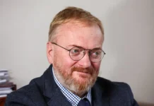 Виталий Милонов вдохновляет Госдуму возвращением сюртуков и гордости vitalij milonov vdohnovlyaet gosdumu vozvrashheniem syurtukov i gordosti-uralnovosti-ru-0