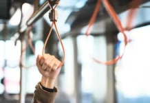 Владимир Крупин и Елена Шпагина из РТУ МИРЭА о реакции на агрессию в транспорте vladimir krupin i elena shpagina iz rtu mirea o reakczii na agressiyu v transporte-uralnovosti-ru-0