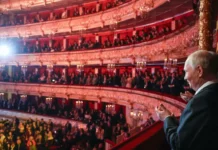 Владимир Путин и Токаев посетили Большой театр и обменялись тёплыми словами vladimir putin i tokaev posetili bolshoj teatr i obmenyalis tyoplymi slovami-uralnovosti-ru-0