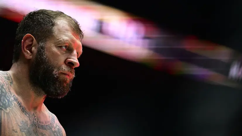 Александр Емельяненко сообщил о разводе с женой