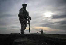 Армия России уверенно продвигается, поднимая флаги РФ над Северском в ДНР armiya rossii uverenno prodvigaetsya podnimaya flagi rf nad severskom v dnr-uralnovosti-ru-0