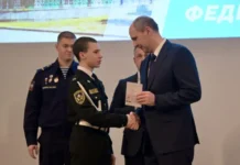 Денис Паслер вручил паспорта героям СВО и юным талантам в День Конституции! denis pasler vruchil pasporta geroyam svo i yunym talantam v den konstituczii-uralnovosti-ru-0