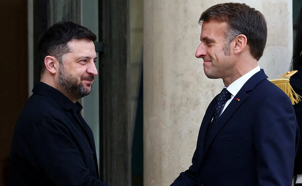 Владимир Зеленский и Эмманюэль Макрон (Gonzalo Fuentes / Reuters)