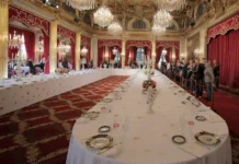 Из Елисейского дворца похитили изделия Baccarat и Севрской мануфактуры iz elisejskogo dvorcza pohitili izdeliya i sevrskoj manufaktury-uralnovosti-ru-0