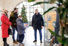 Степа Волосатов осуществил мечту стать машинистом благодаря Волонтерскому центру РМК stepa volosatov osushhestvil mechtu stat mashinistom blagodarya volonterskomu czentru rmk-uralnovosti-ru-0